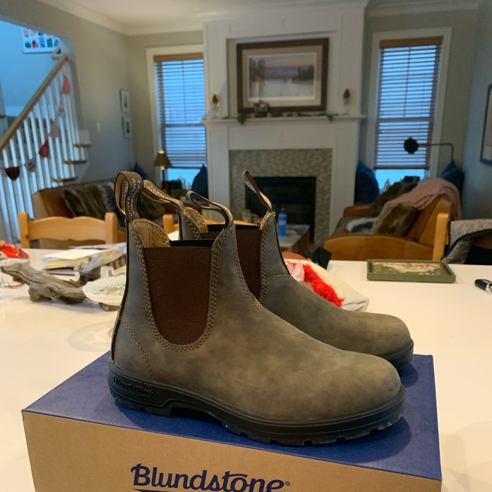 Women’s Brown Blundstone Boot NWT size 7.
